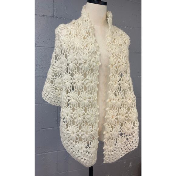 Vintage 1960s White Floral Crochet Shawl Shrug Wrap Handmade Glentex Japan - Picture 1 of 7